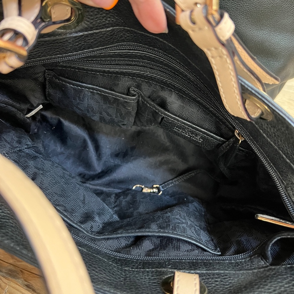 Michael Kor Bedford, Black Pebbled Soft Leather Pocket Tote with Cream Handles - Picture 3 of 5